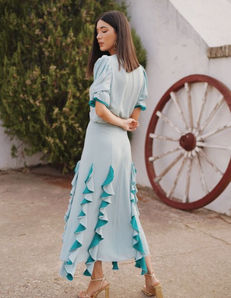 Conjunto para invitada con top y falda midi de volantes