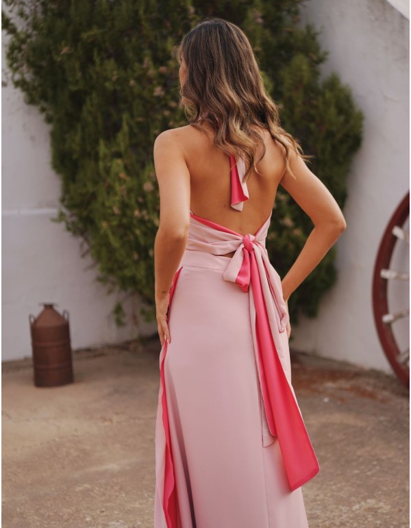 Conjunto para invitada con top escote halter y falda midi 2