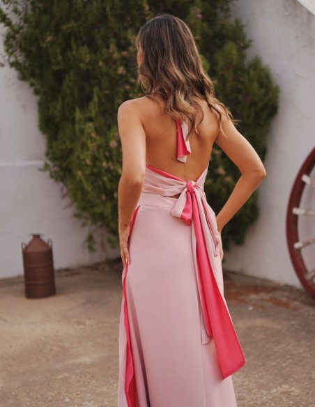 Ensemble pour invités avec haut ouvert au dos et jupe midi