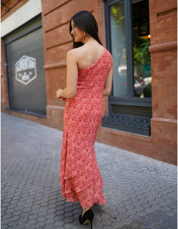 Vestido para invitada con escote asimétrico y bajo con capas naranja
