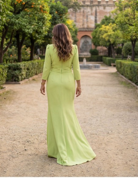 Vestido largo con escote cuadrado y mangas estructuradas para invitada