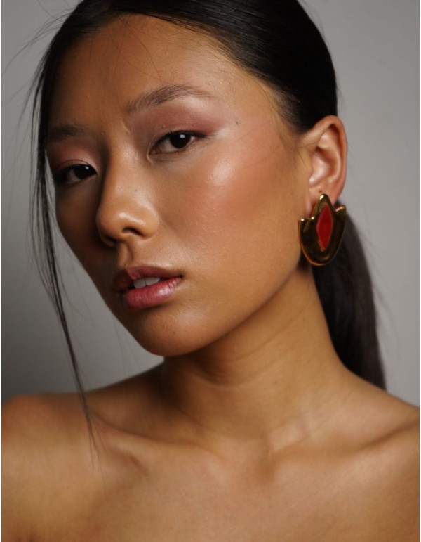 Boucles d'oreilles géométriques avec détails émaillés
