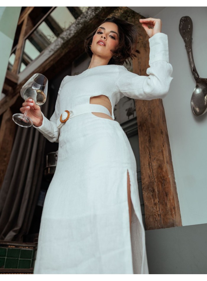 Robe midi en lin blanc à la silhouette fluide...