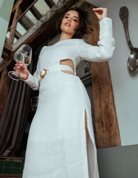 Robe midi en lin blanc à la silhouette fluide avec fentes latérales