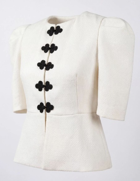Chaqueta blanca en tweed con peplum