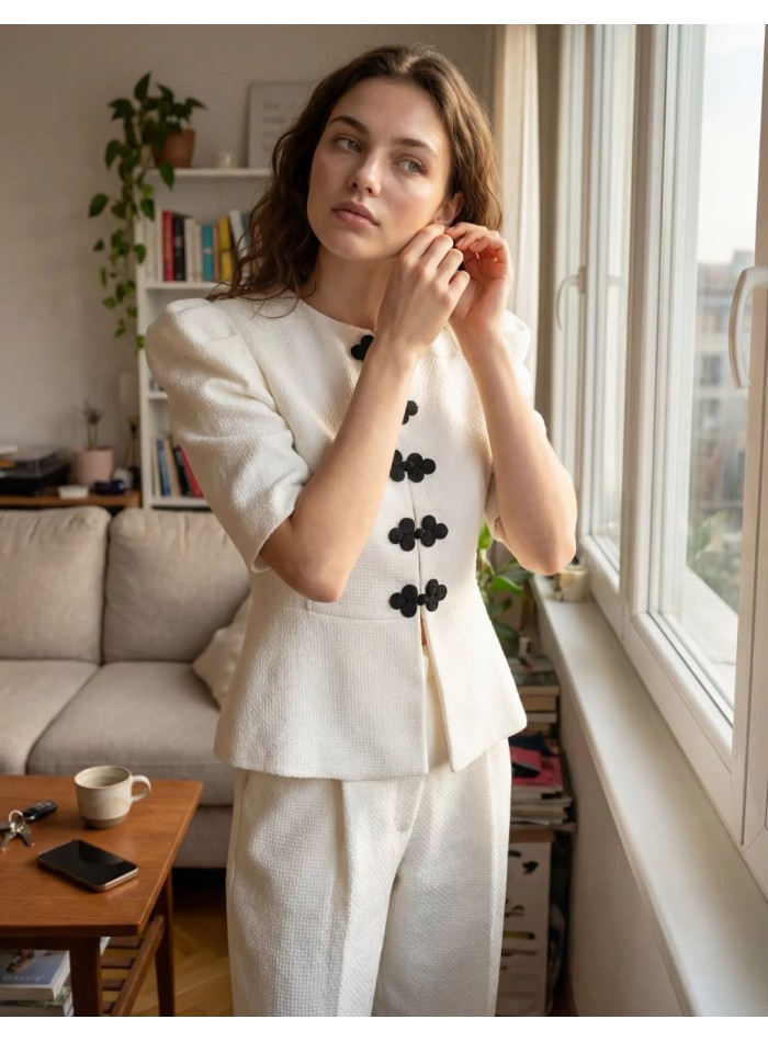 Veste blanche en tweed avec péplum