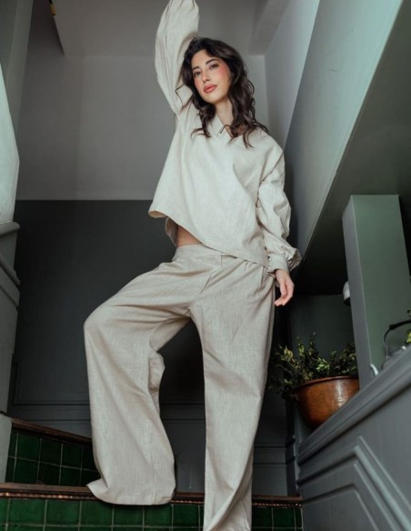 Linen pants with flowing fabric and drape