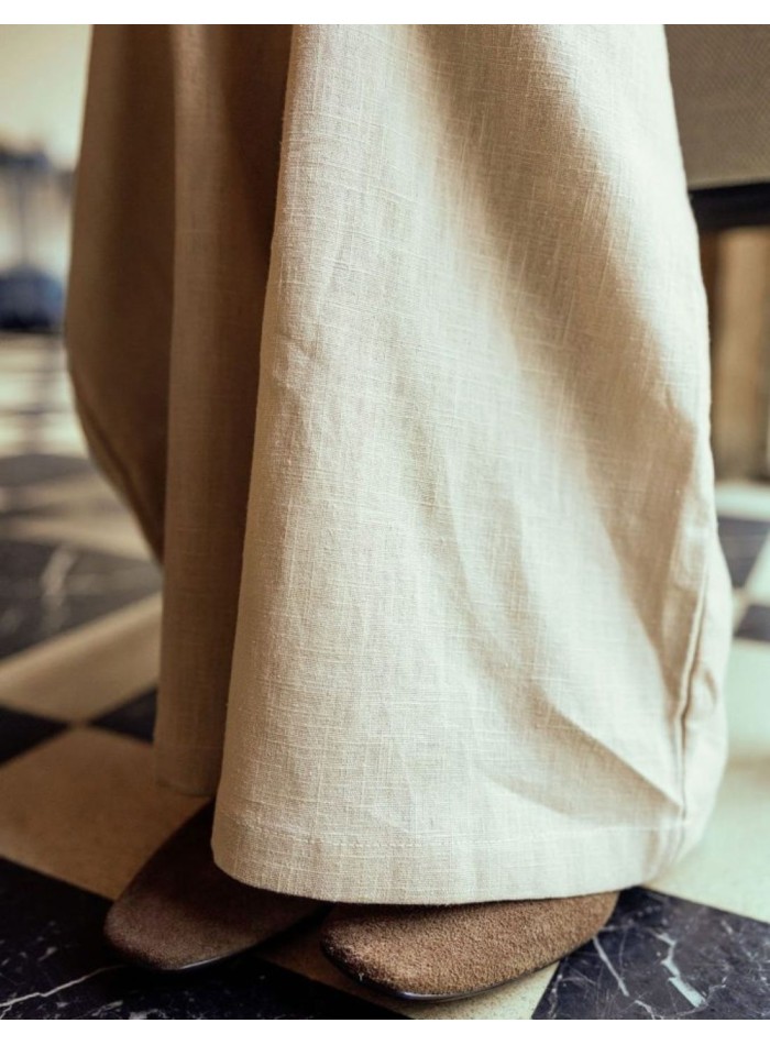 Pantalón de lino con tejido fluido y caída color beige