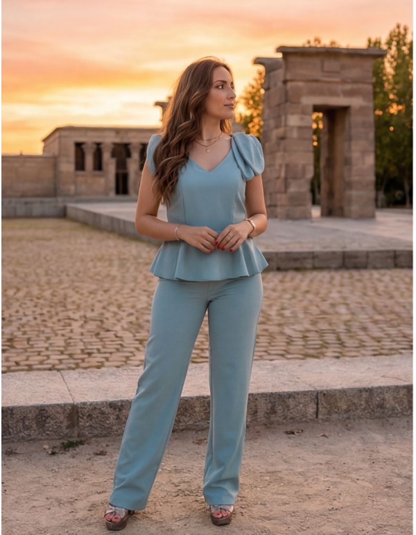 Two-piece set with top and pants in aqua green