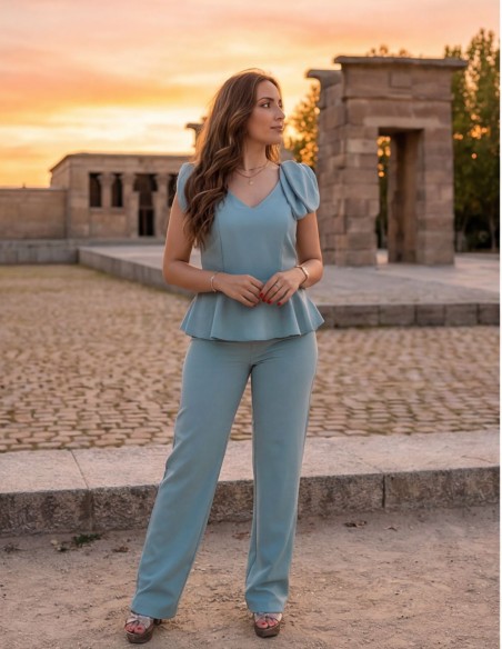 Ensemble deux pièces avec haut et pantalon en vert d'eau