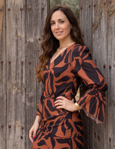 Robe midi marron avec imprimé floral noir pour l'invitée