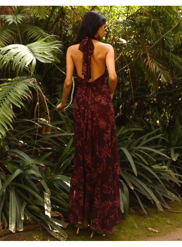 Vestido midi estampado color berenjena con cuello halter y espalda descubierta