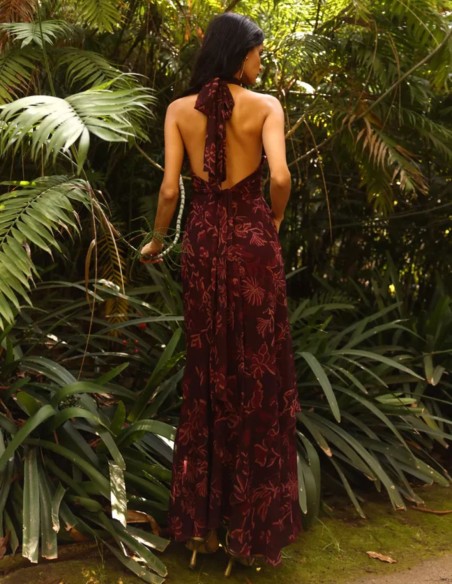 Vestido midi estampado color berenjena con cuello halter y espalda descubierta