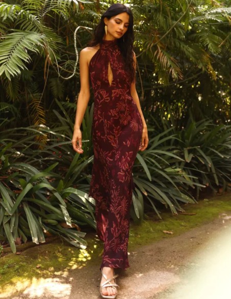 Vestido midi estampado color berenjena con cuello halter y espalda descubierta