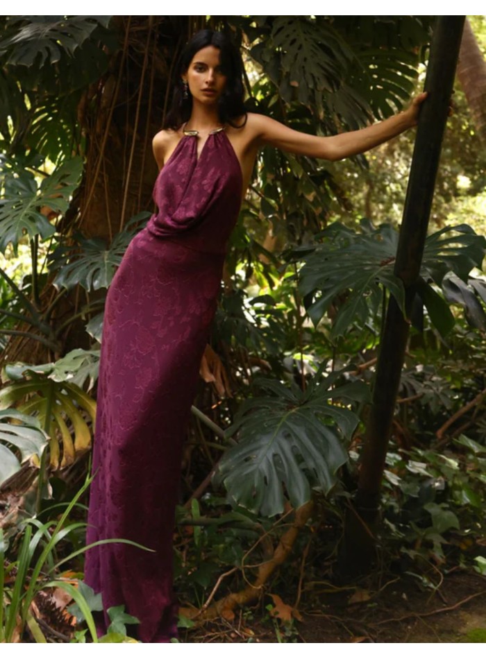 Robe longue en jacquard de couleur aubergine...