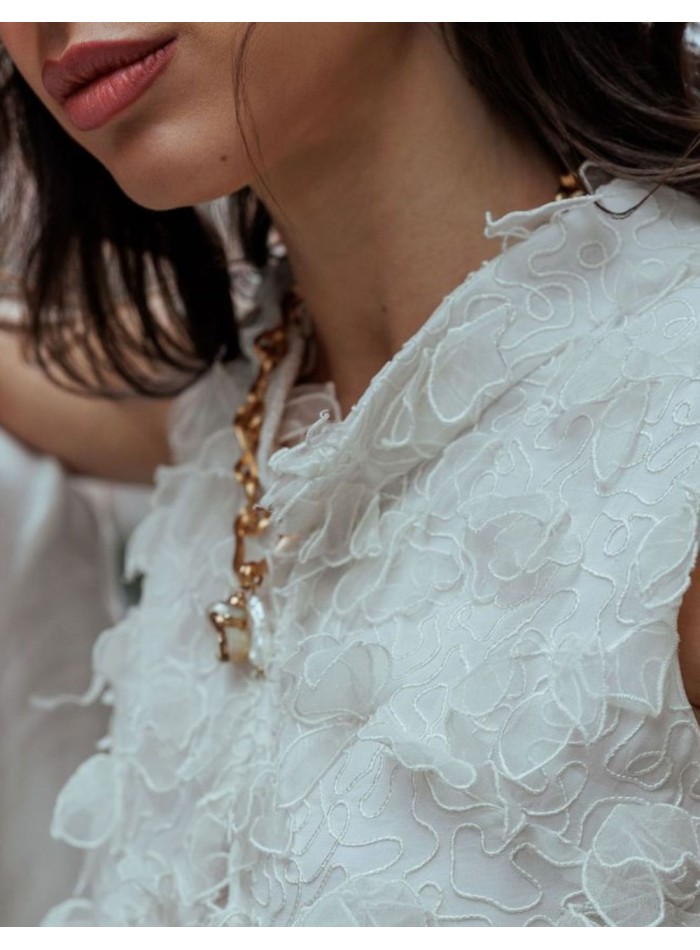 Gilet blanc cassé avec embossage floral