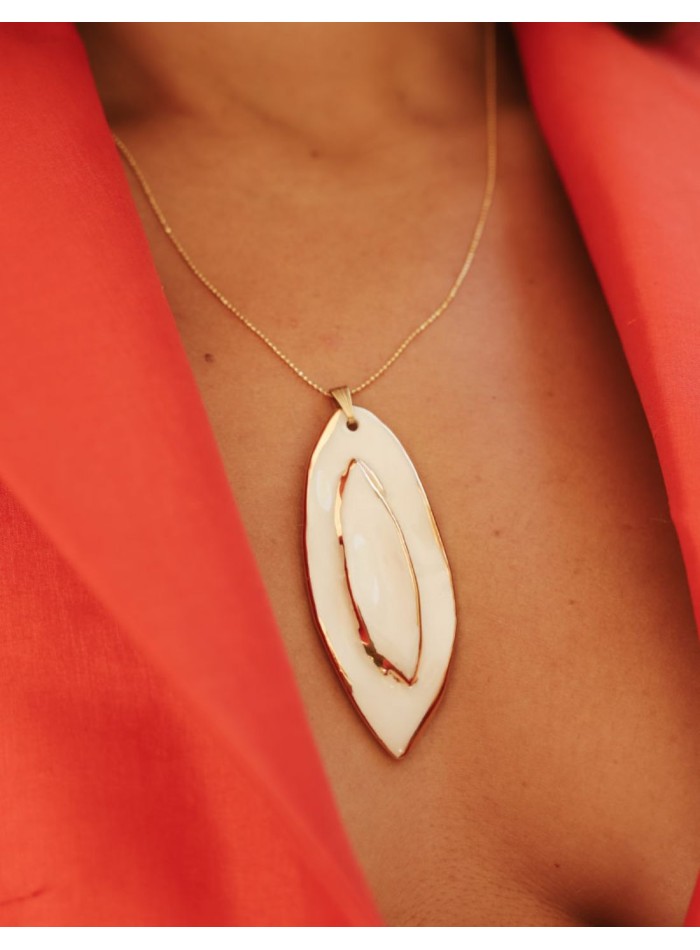 Necklace with glazed ceramic motif