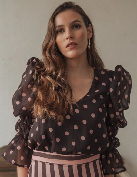 Blusa de gasa con estampado de lunares y mangas abullonadas