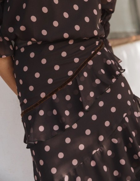 Falda de gasa marrón con estampado de lunares rosa y volantes