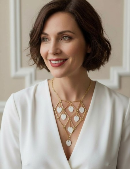 Collier avec des pièces de céramique en forme de chute d'eau