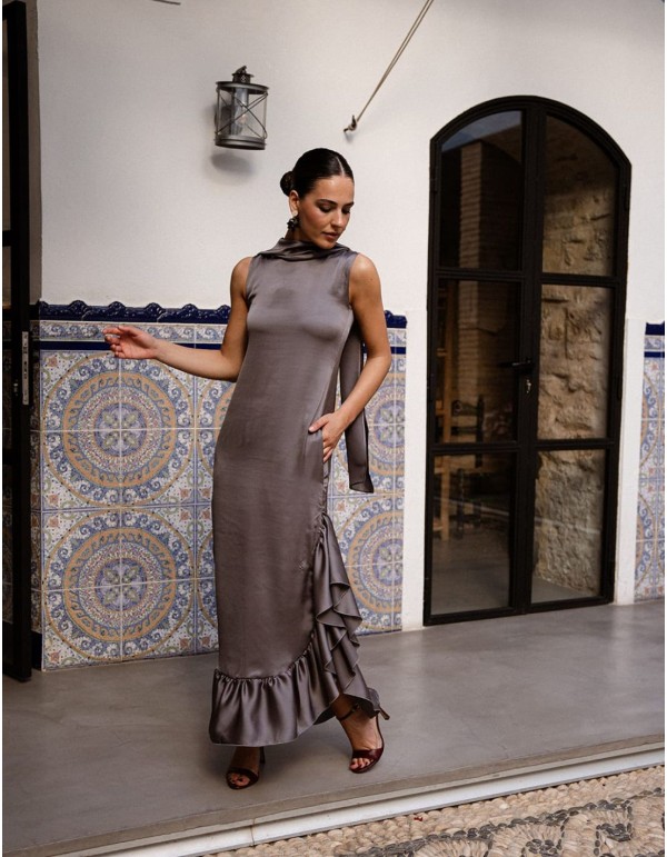 Robe longue avec volant à l'ourlet et foulard 2