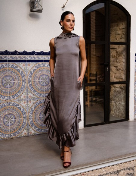 Robe longue avec volant à l'ourlet et foulard