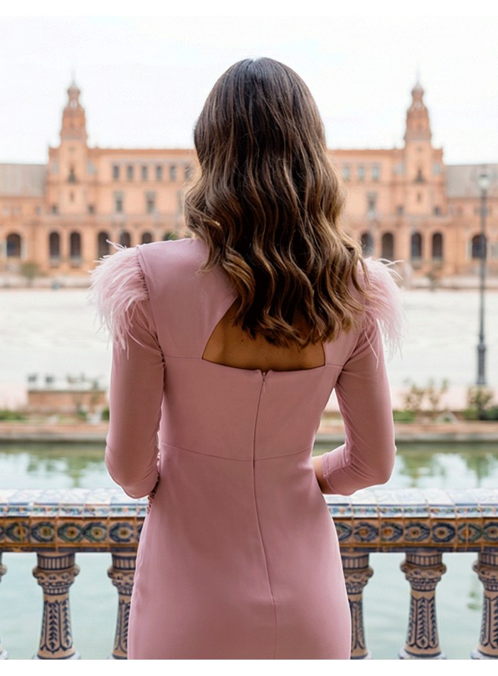 Élégante robe midi drapée pour invitée en rose...