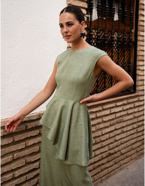 Top de invitada con maxi volante en la cintura