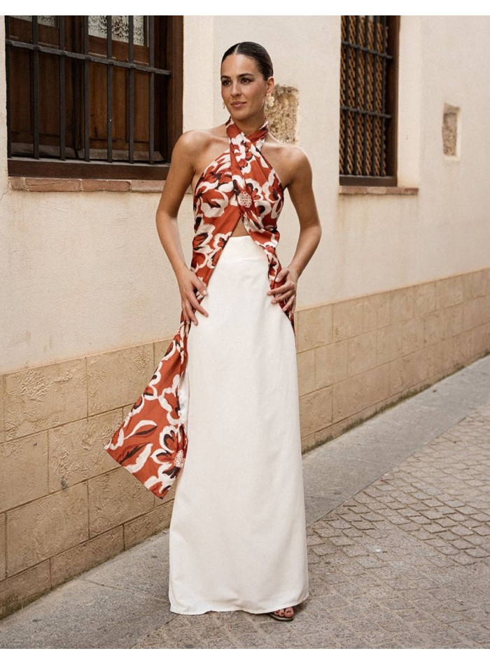 Ecru long skirt with flared cut