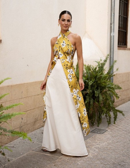 Ecru long skirt with flared cut