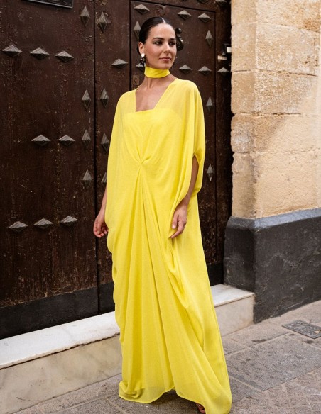 Long kaftan en mousseline de soie jaune pour les invités