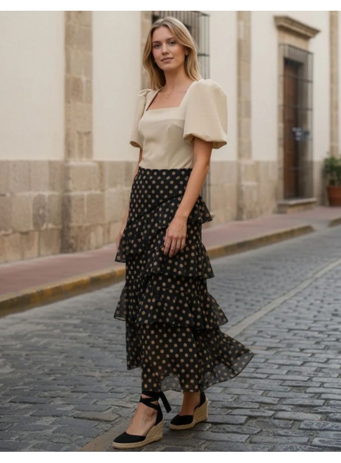 Falda de gasa marrón con estampado de lunares dorados y volantes