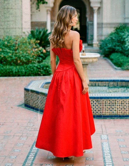Vestido rojo palabra de honor: el equilibrio perfecto entre elegancia y tendencia