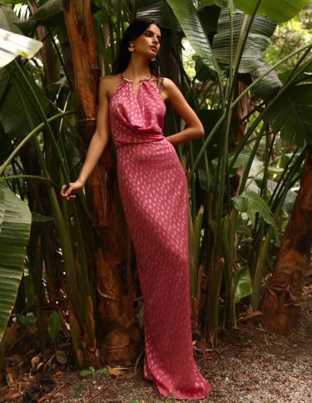 Longue robe dos nu rose en jacquard avec dos ouvert