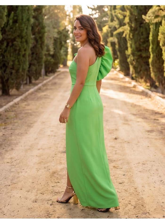 Vestido largo verde asimétrico para invitada