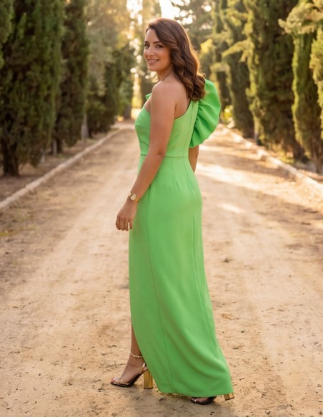 Vestido largo verde asimétrico para invitada