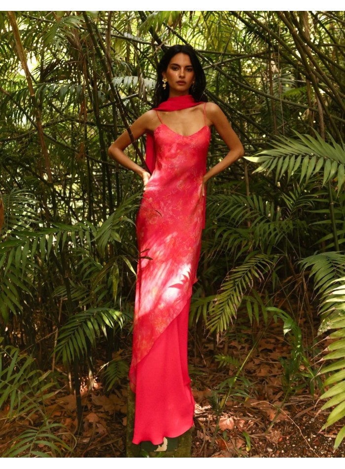 Vestido largo fluido con tirante fino y escote en V