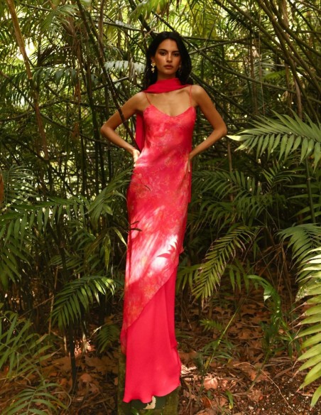 Vestido largo fluido con tirante fino y escote en V