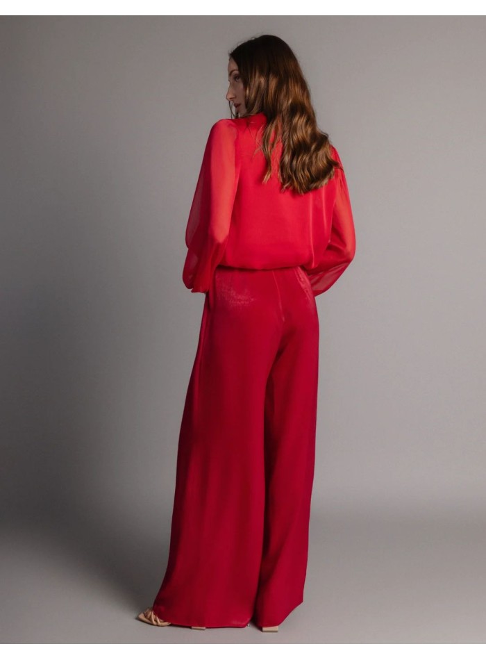 Blusa de gasa con diseño cruzado en color cereza