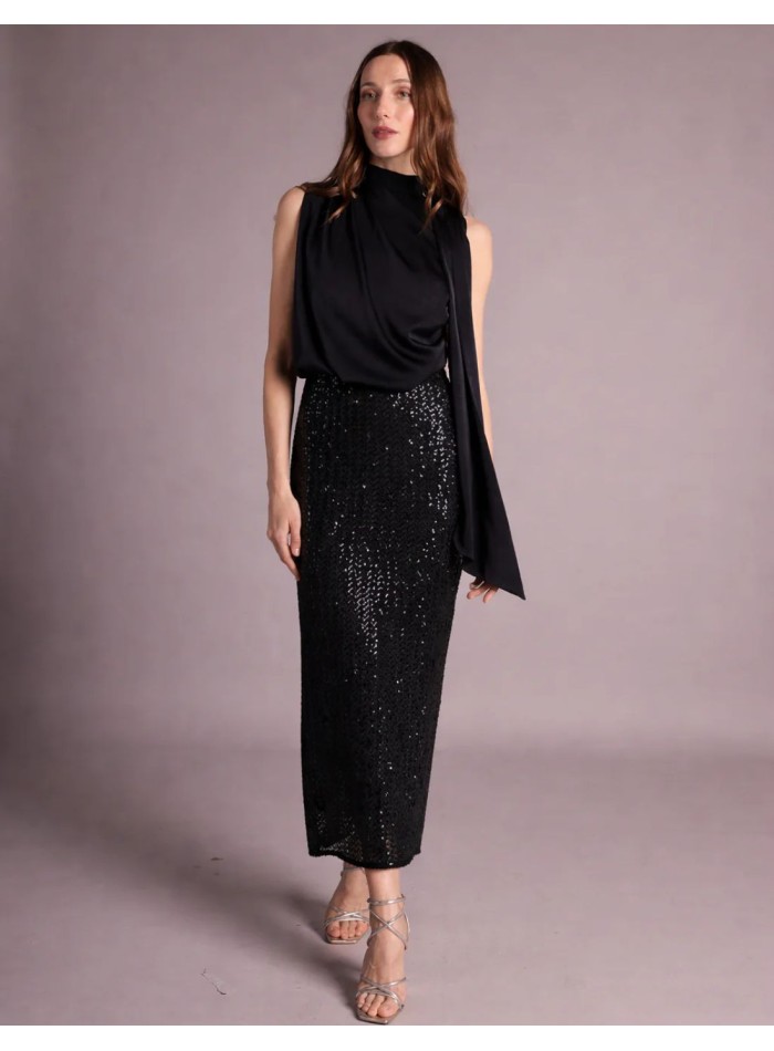 Robe midi noire avec corsage en satin et jupe à...
