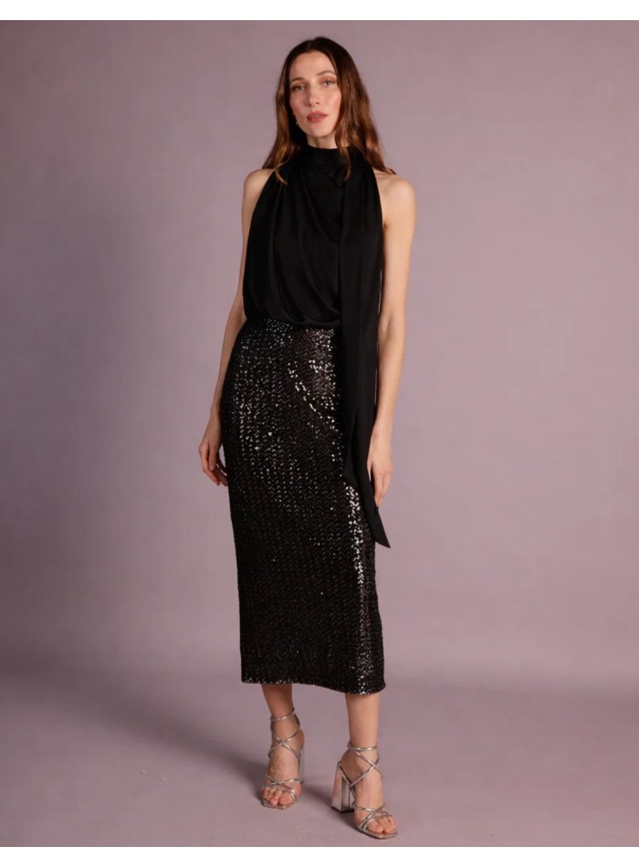 Robe midi noire avec corsage en satin et jupe à...