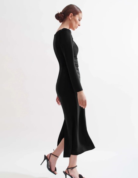 Robe midi noire à silhouette crayon pour les invités