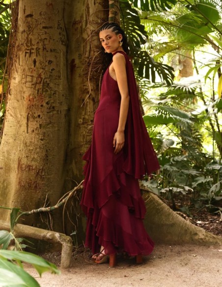 Vestido largo con tirantes finos trenzados con capas en forma de volantes