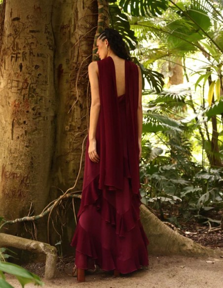Vestido largo con tirantes finos trenzados con capas en forma de volantes