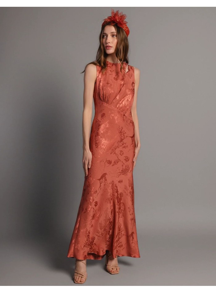 Vestido midi satinado color teja con corte al bies