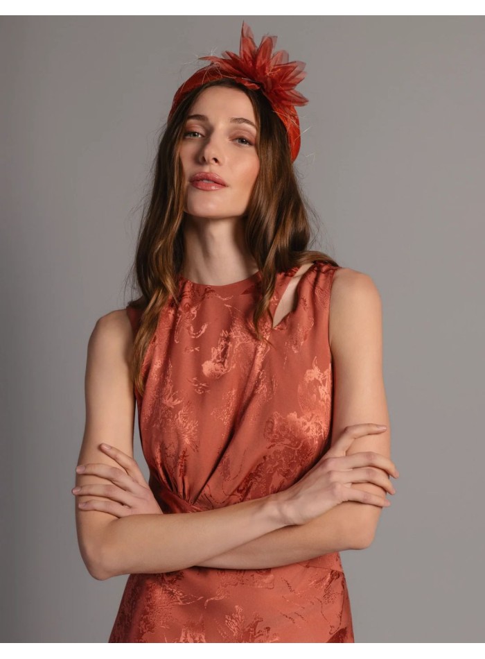 Vestido midi satinado color teja con corte al bies