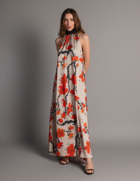 Robe longue en satin imprimé avec encolure dos nu