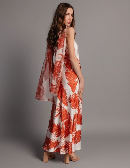 Vestido midi estampado en tonos naranja y beige de satén con chal