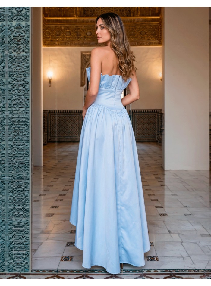Vestido azul cielo palabra de honor con falda...