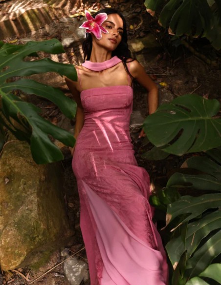 Long pink chiffon dress with embossed chiffon buttocks with square neckline and shawl